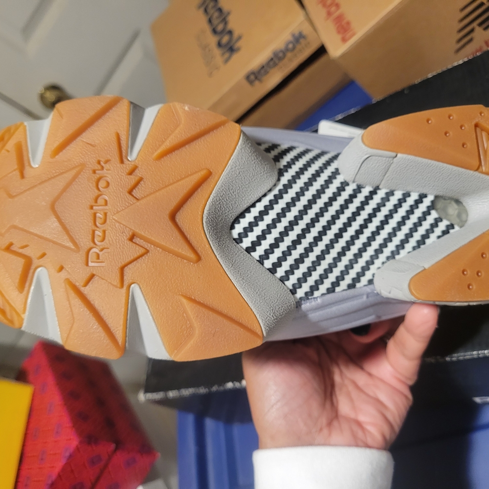 Reebok Insta Pump FURY Shoes in Gray and Orange - Picture 4 of 4